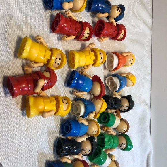 Lot Of 20 Vintage Playskool Li'l Playmates Figures Pirate Spaceman Firefighter - Picture 6 of 9